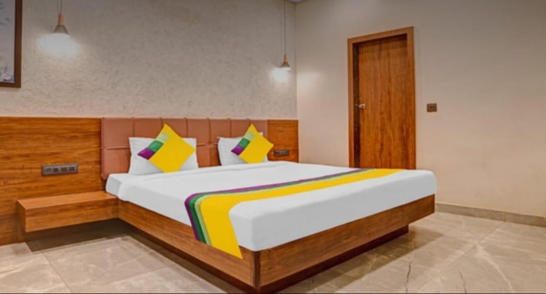 Hotel Abhilasha Inn Пачмархі Екстер'єр фото